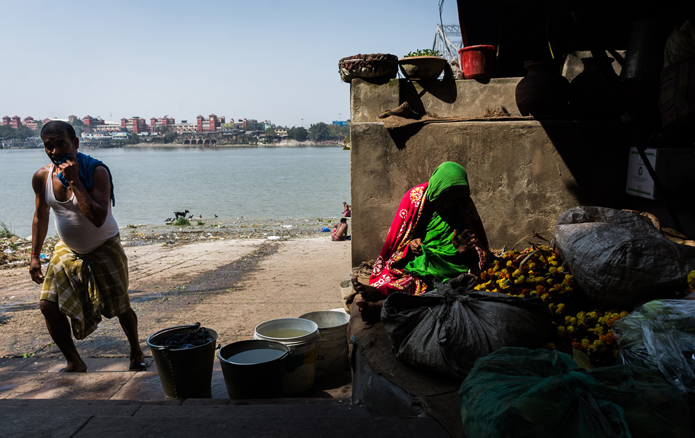 Life Around The Ghats Of Howrah By Pritam Sen