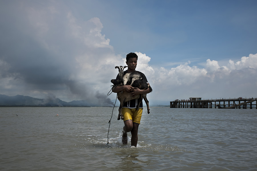 Rohingya Exodus: Photo Series By Moin Chowdhury