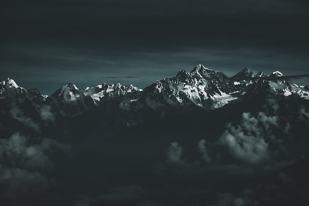 Dark n' Stormy: Everest & Annapurna Ranges Captured By Javi Lorbada