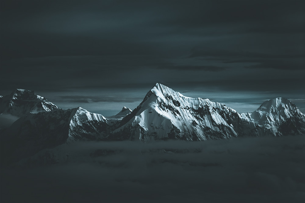 Dark n' Stormy: Everest & Annapurna Ranges Captured By Javi Lorbada