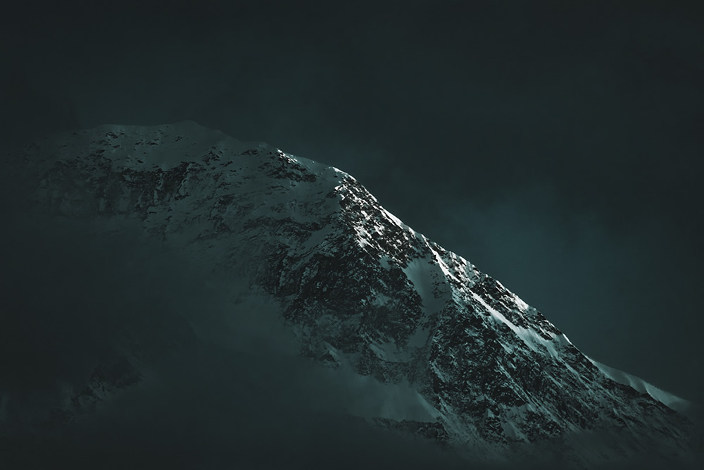 Dark n' Stormy: Everest & Annapurna Ranges Captured By Javi Lorbada