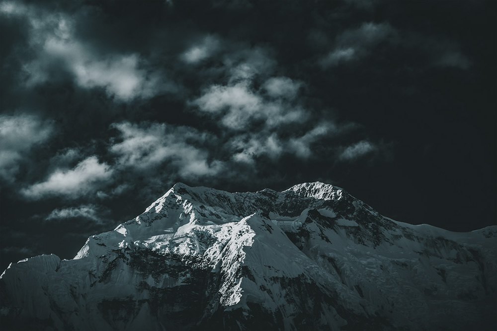 Dark n' Stormy: Everest & Annapurna Ranges Captured By Javi Lorbada