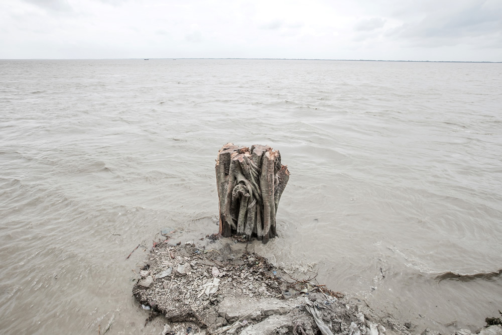 Waiting For The Last Wave: Photo Series By Moniruzzman Sazal