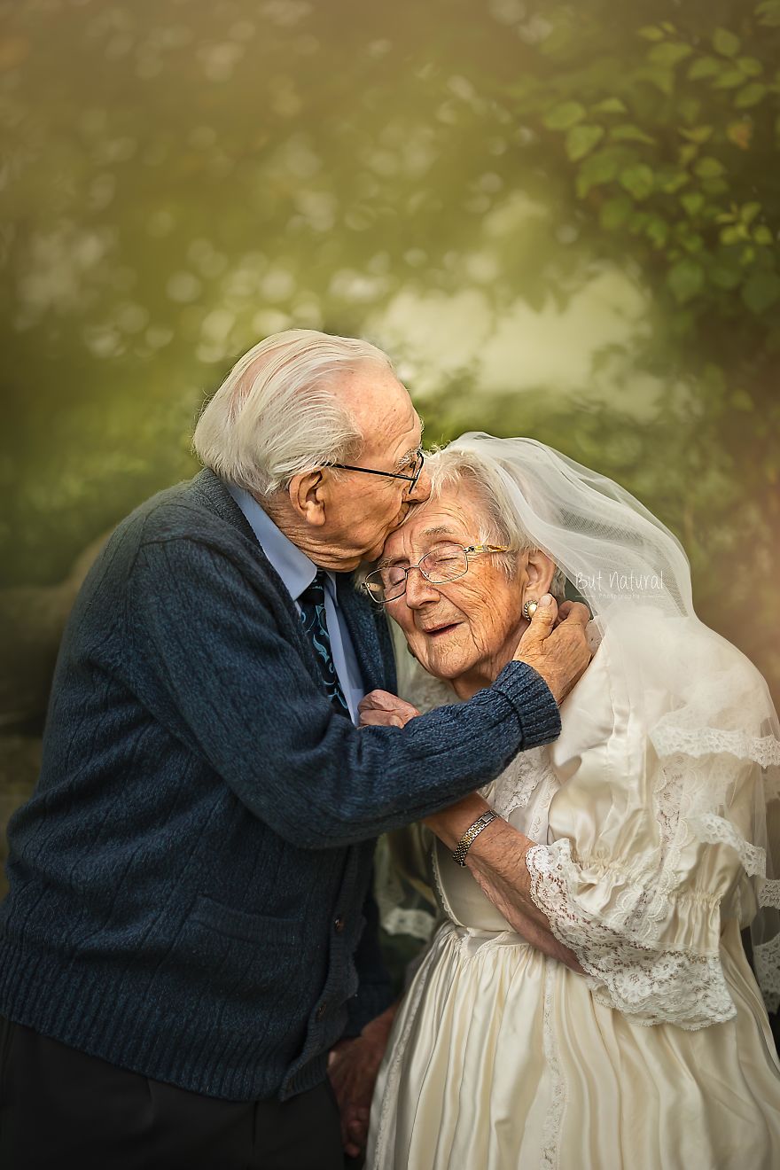 Beautiful Photoshoot Of Old Couple by Photographer Sujata Setia 