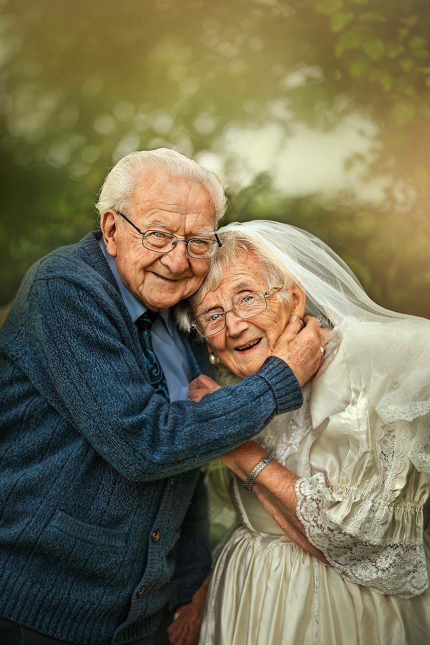 Beautiful Photoshoot Of Old Couple by Photographer Sujata Setia 
