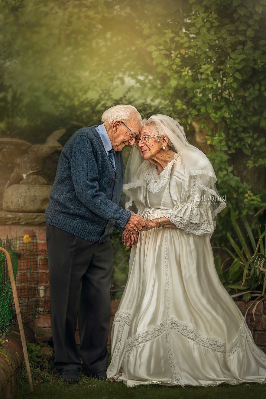 Beautiful Photoshoot Of Old Couple by Photographer Sujata Setia 