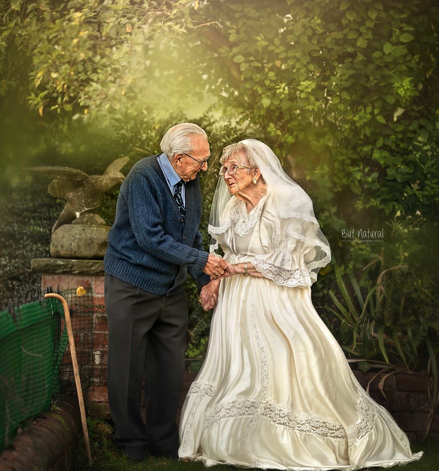 Beautiful Photoshoot Of Old Couple by Photographer Sujata Setia 