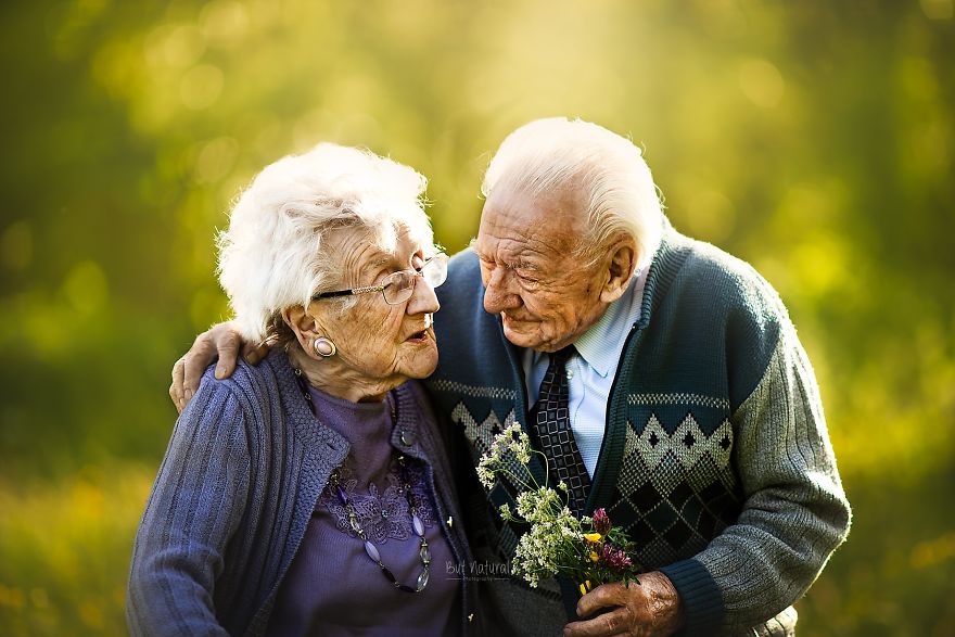 Beautiful Photoshoot Of Old Couple by Photographer Sujata Setia 