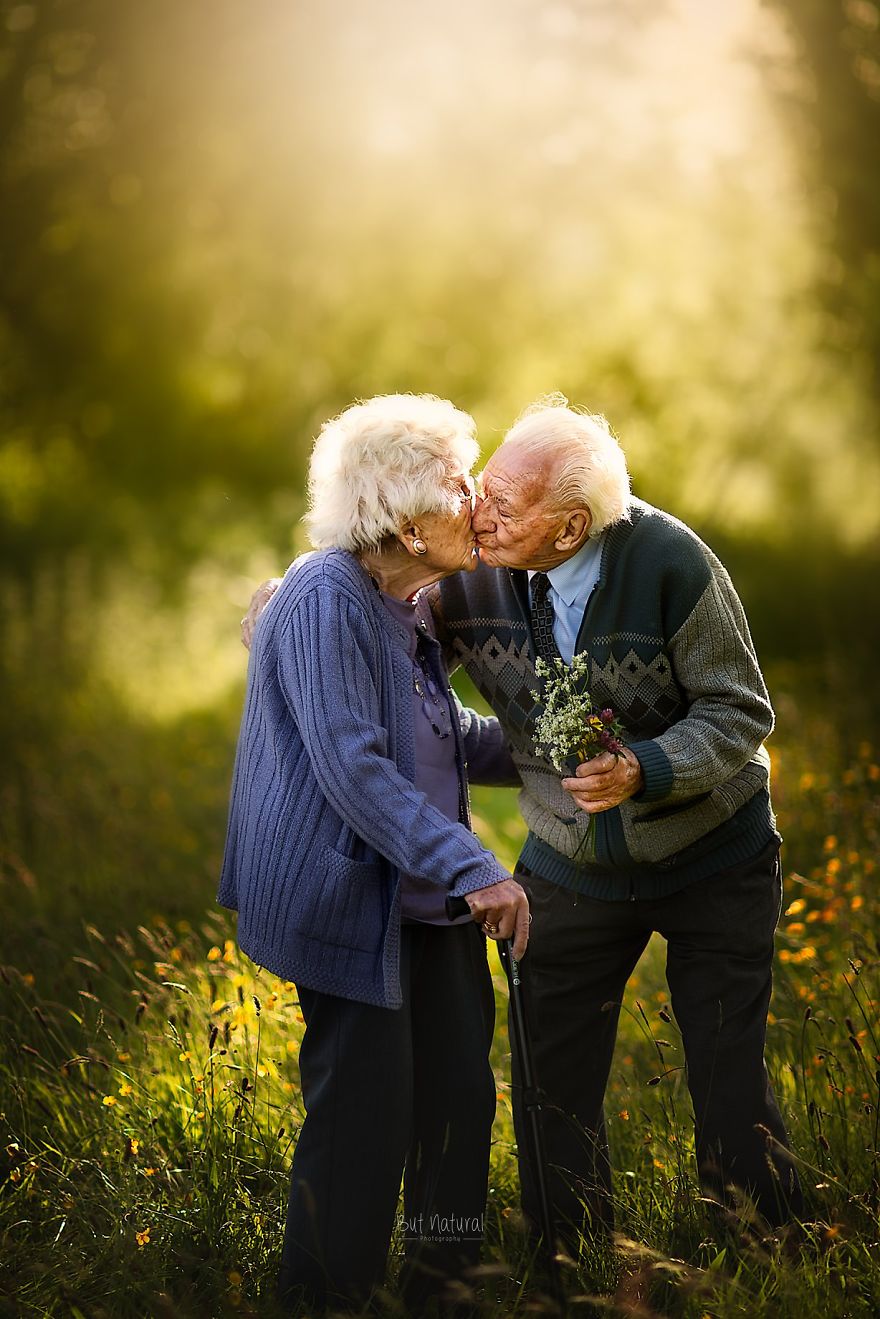 Elderly Couple Poses For Camera With Serene Background, Couple Pose  Backgrounds, Pose Backgrounds, Camera Backgrounds Download Free | Banner  Background Image on Lovepik | 361418558