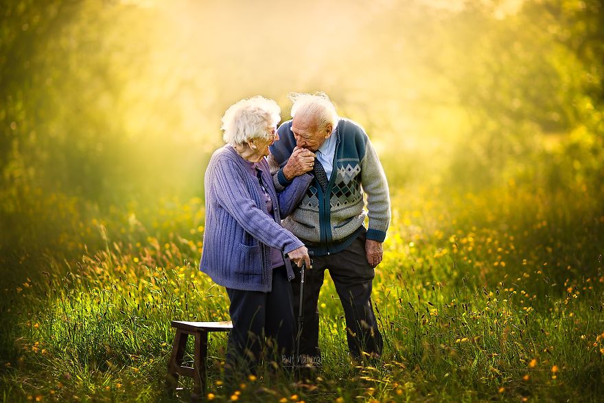 Beautiful Photoshoot Of Old Couple by Photographer Sujata Setia 