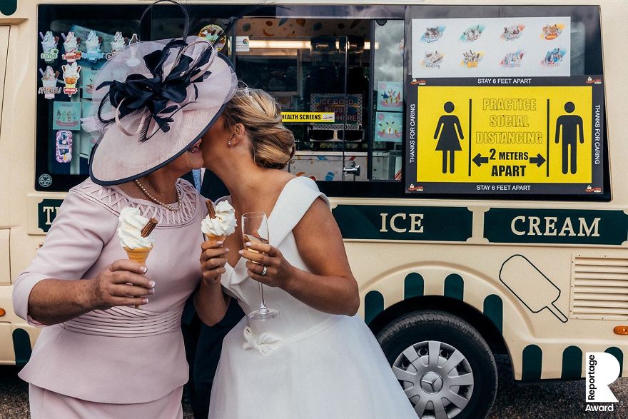 The Best 25 Wedding Photos Taken During The Pandemic