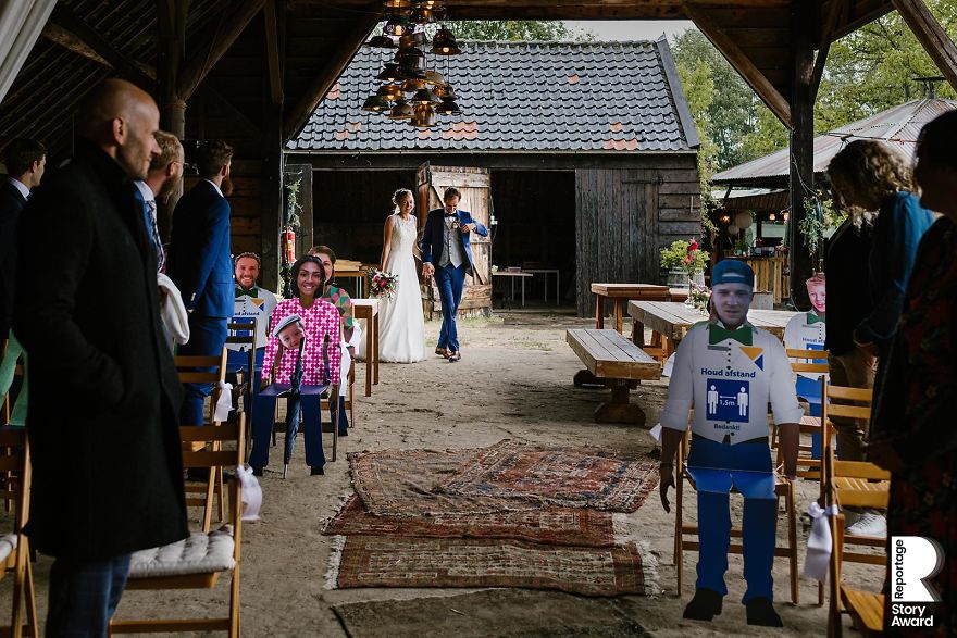 The Best 25 Wedding Photos Taken During The Pandemic