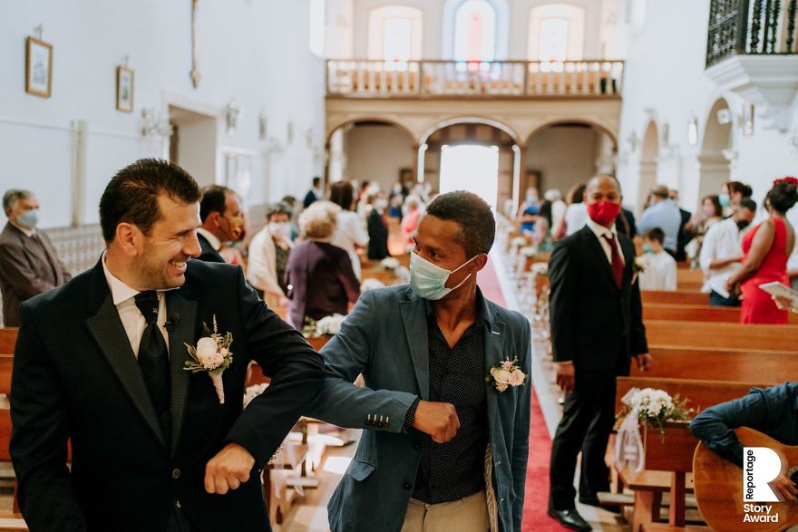 The Best 25 Wedding Photos Taken During The Pandemic