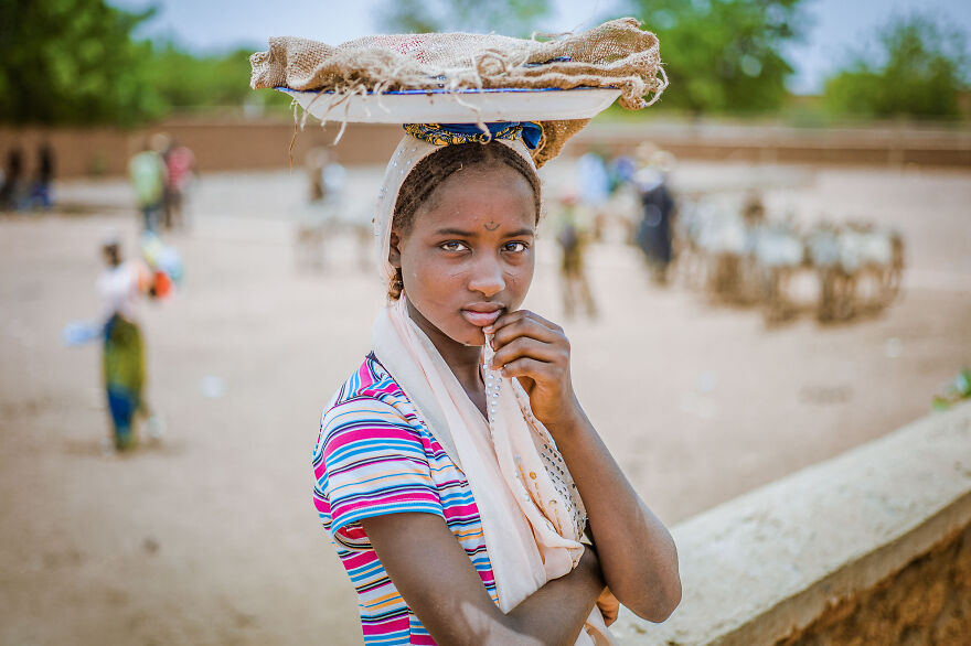 Mulher no mercado de gado, Fada N'Gourma, Burkina Faso