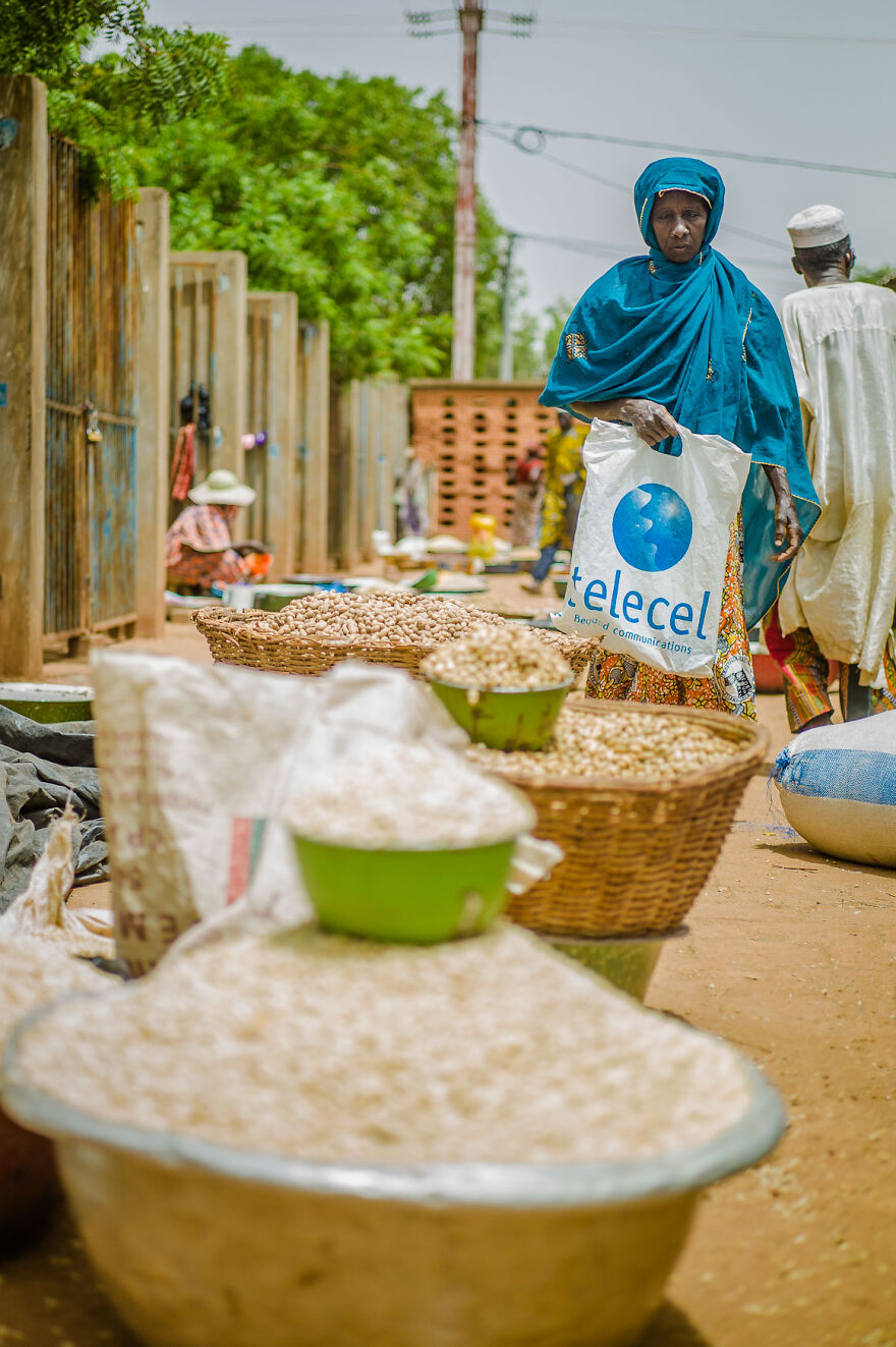 Cena no mercado de Fada N'Gourma, Burkina Faso