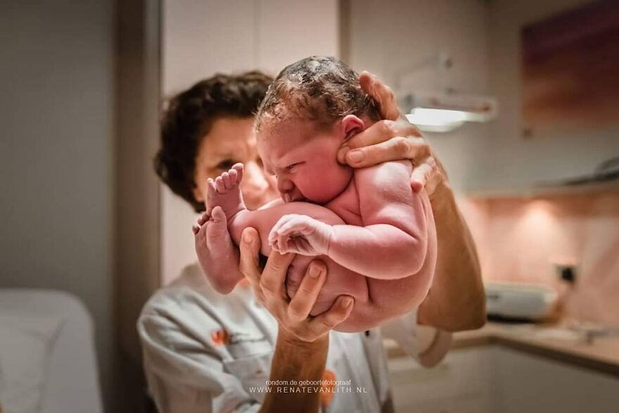 Photographer Renate van Lith Amazingly Captured Raw And Powerful Side Of Birth