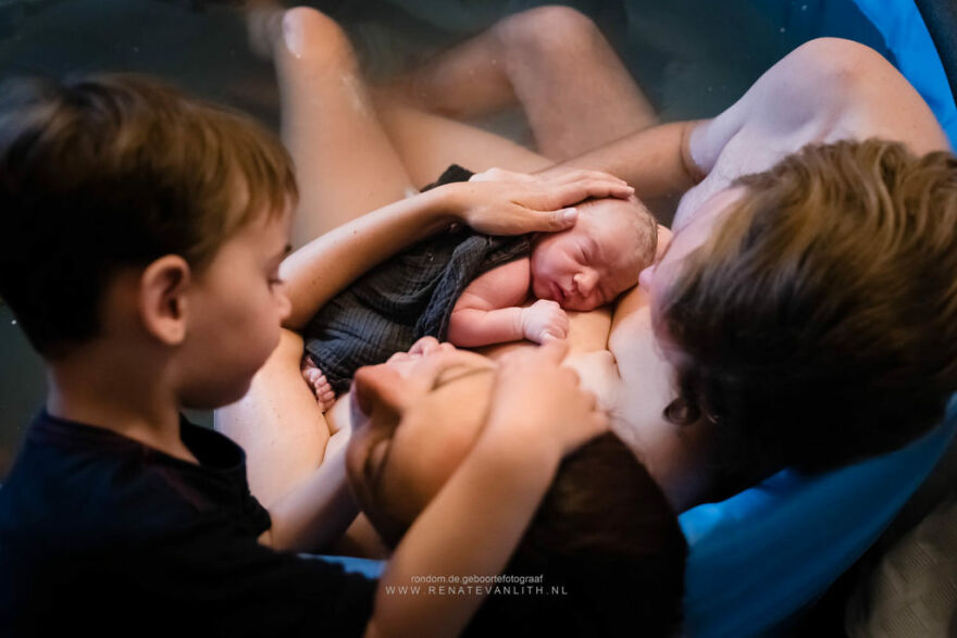 Photographer Renate van Lith Amazingly Captured Raw And Powerful Side Of Birth