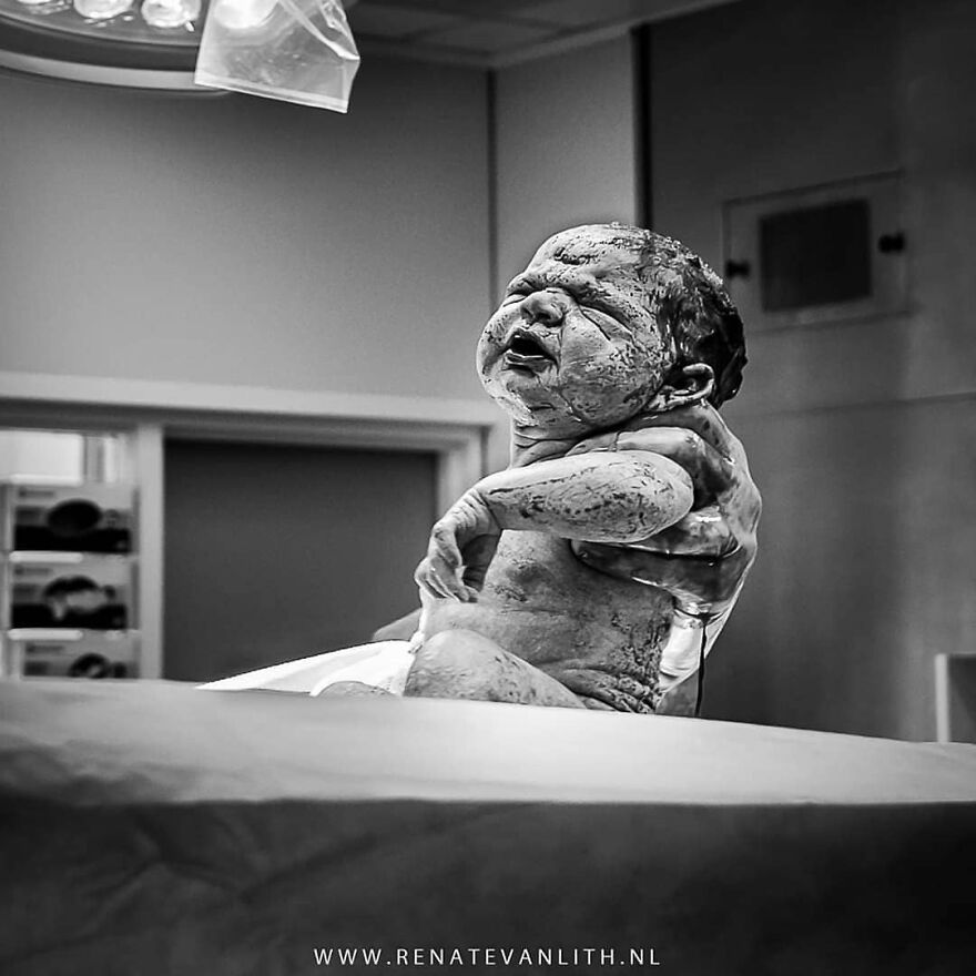 Photographer Renate van Lith Amazingly Captured Raw And Powerful Side Of Birth