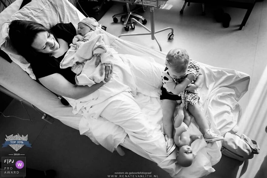 Photographer Renate van Lith Amazingly Captured Raw And Powerful Side Of Birth