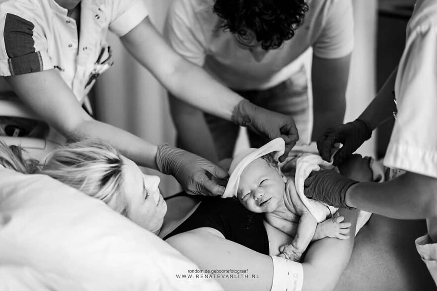 Photographer Renate van Lith Amazingly Captured Raw And Powerful Side Of Birth