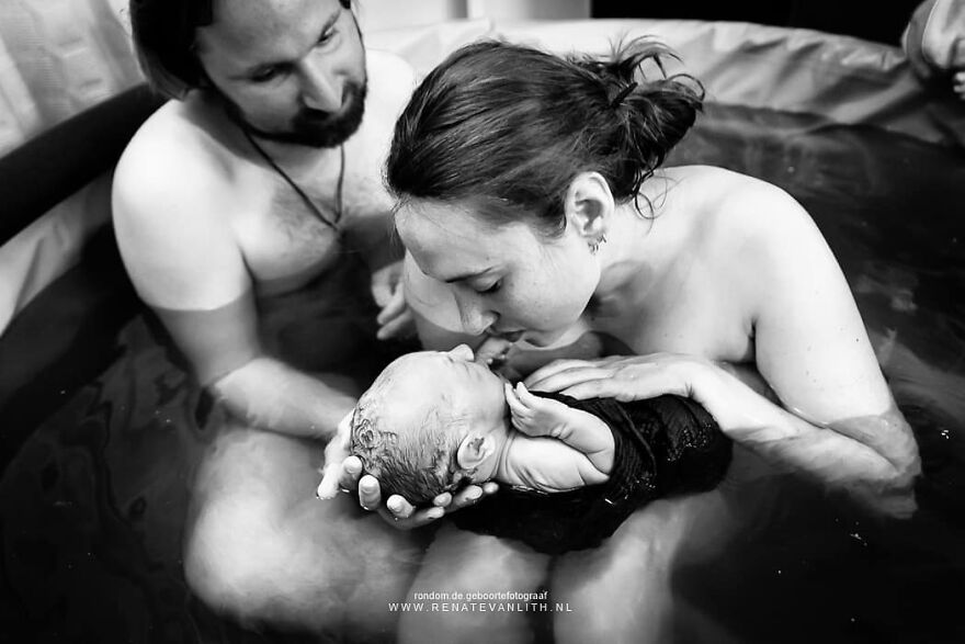 Photographer Renate van Lith Amazingly Captured Raw And Powerful Side Of Birth