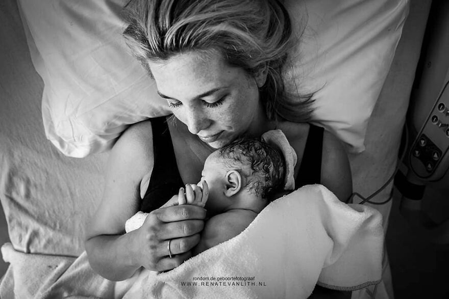 Photographer Renate van Lith Amazingly Captured Raw And Powerful Side Of Birth