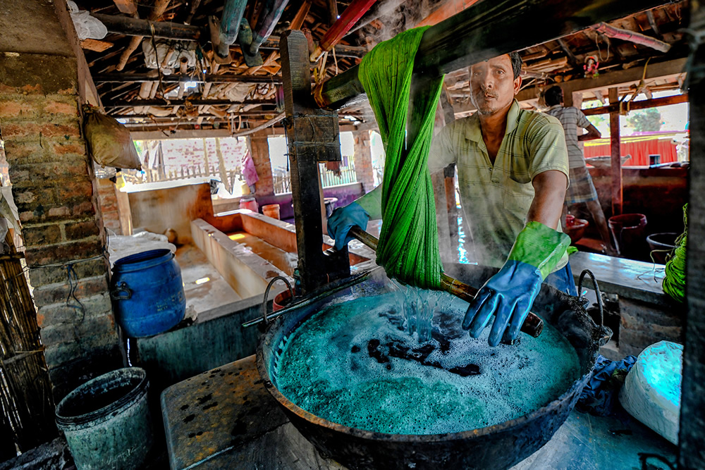 Processing Of Saree From Raw Yarn: Photo Series By Shaibal Nandi