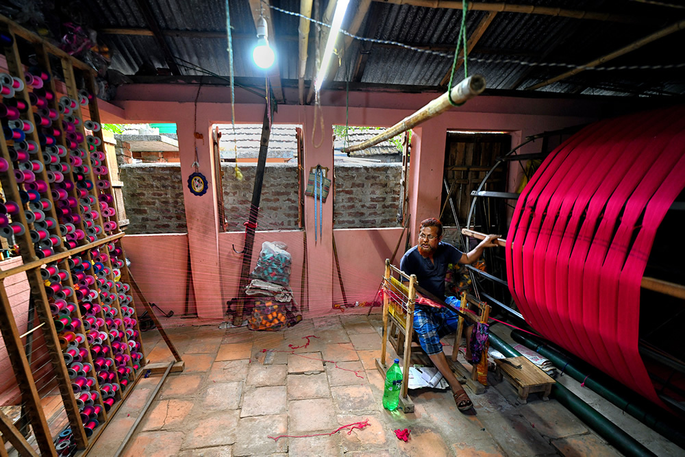 Processing Of Saree From Raw Yarn: Photo Series By Shaibal Nandi