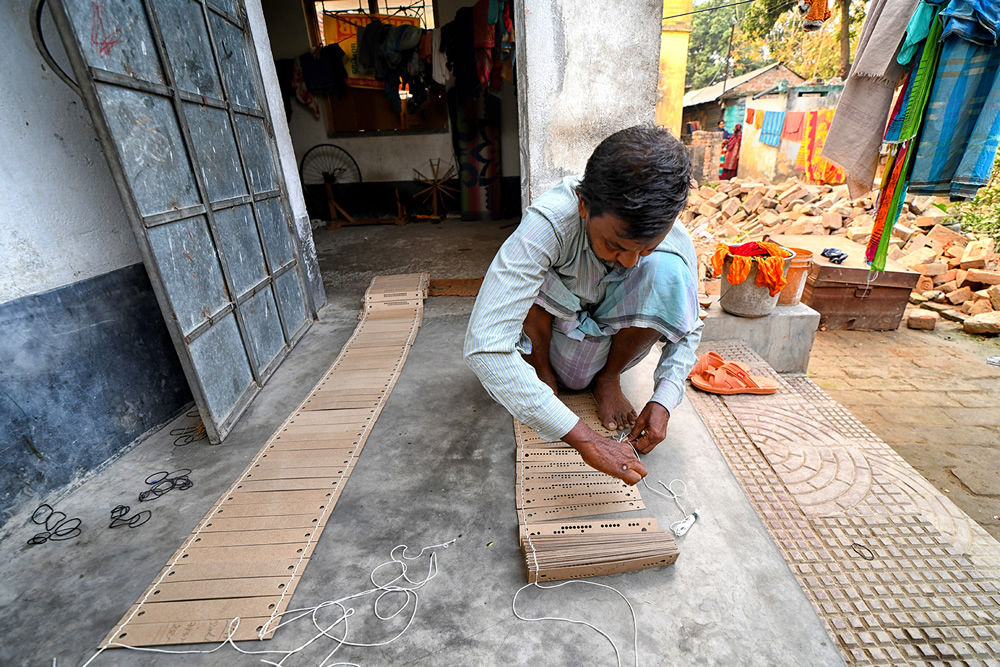 Processing Of Saree From Raw Yarn: Photo Series By Shaibal Nandi