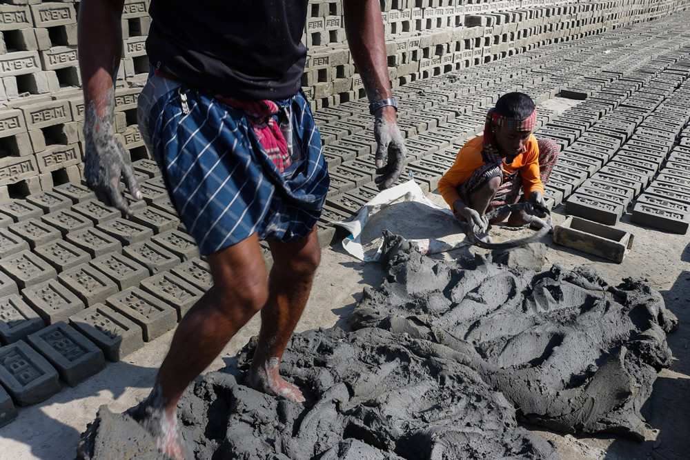 Life Of Brick Kiln Workers: Photo Series by Sumon Das