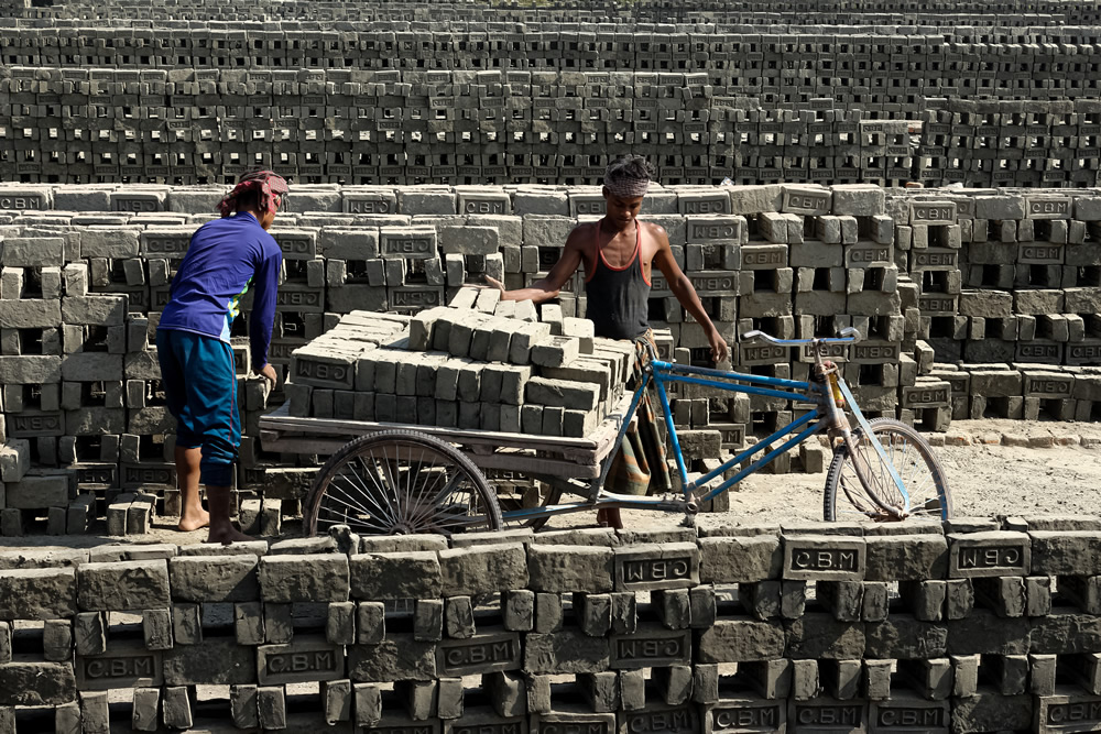 Life Of Brick Kiln Workers: Photo Series by Sumon Das