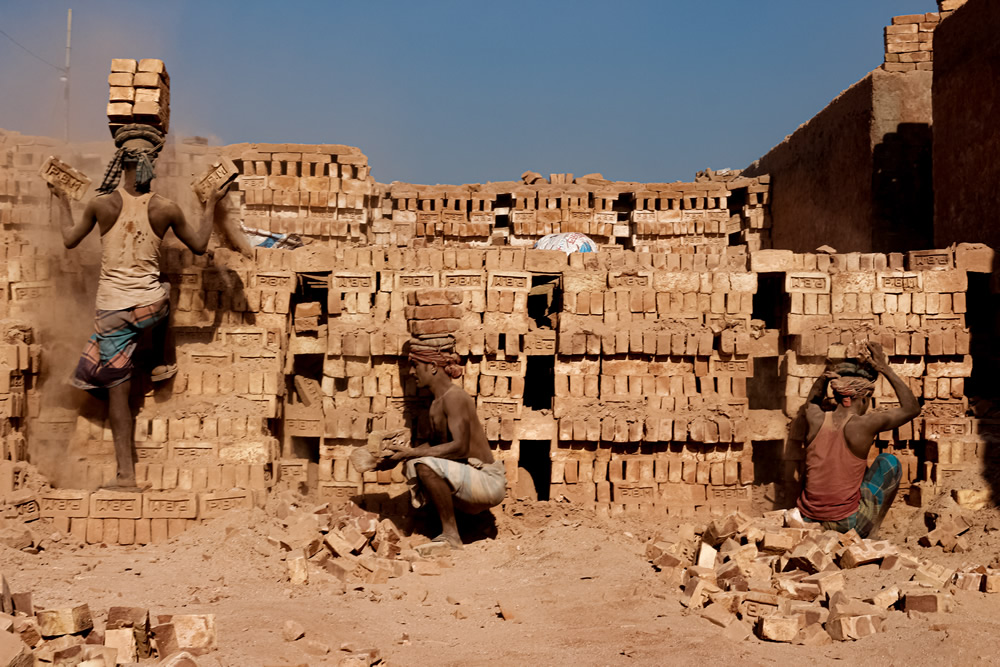Life Of Brick Kiln Workers: Photo Series by Sumon Das