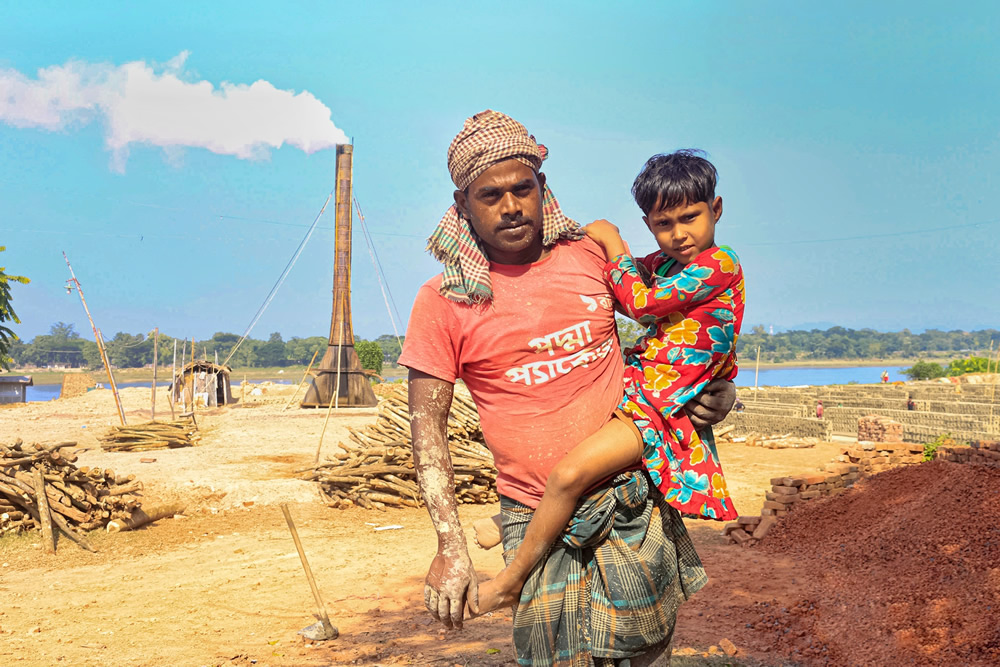 Life Of Brick Kiln Workers: Photo Series by Sumon Das