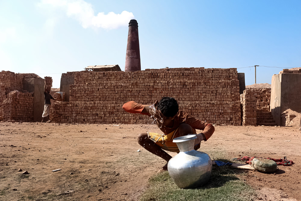 Life Of Brick Kiln Workers: Photo Series by Sumon Das