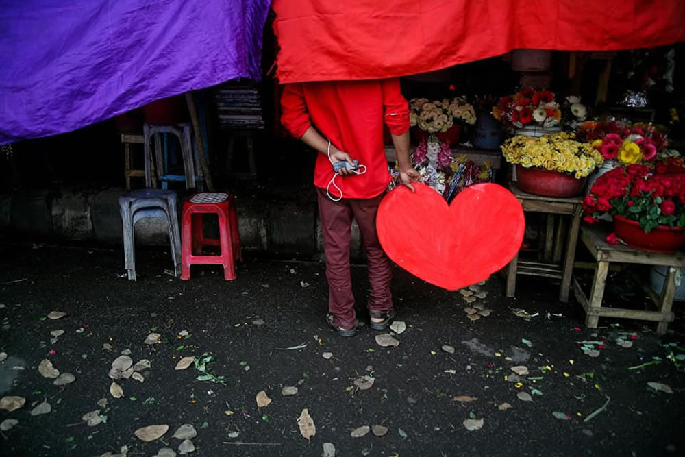 Red: Color Street Photography Series By Thahnan Ferdous