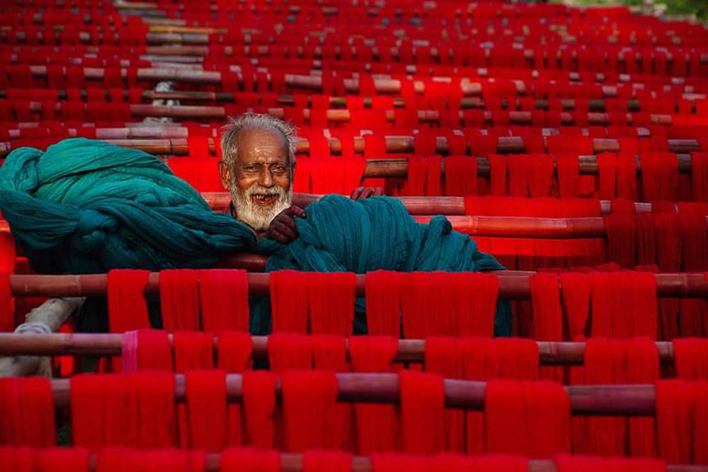 Red: Color Street Photography Series By Thahnan Ferdous