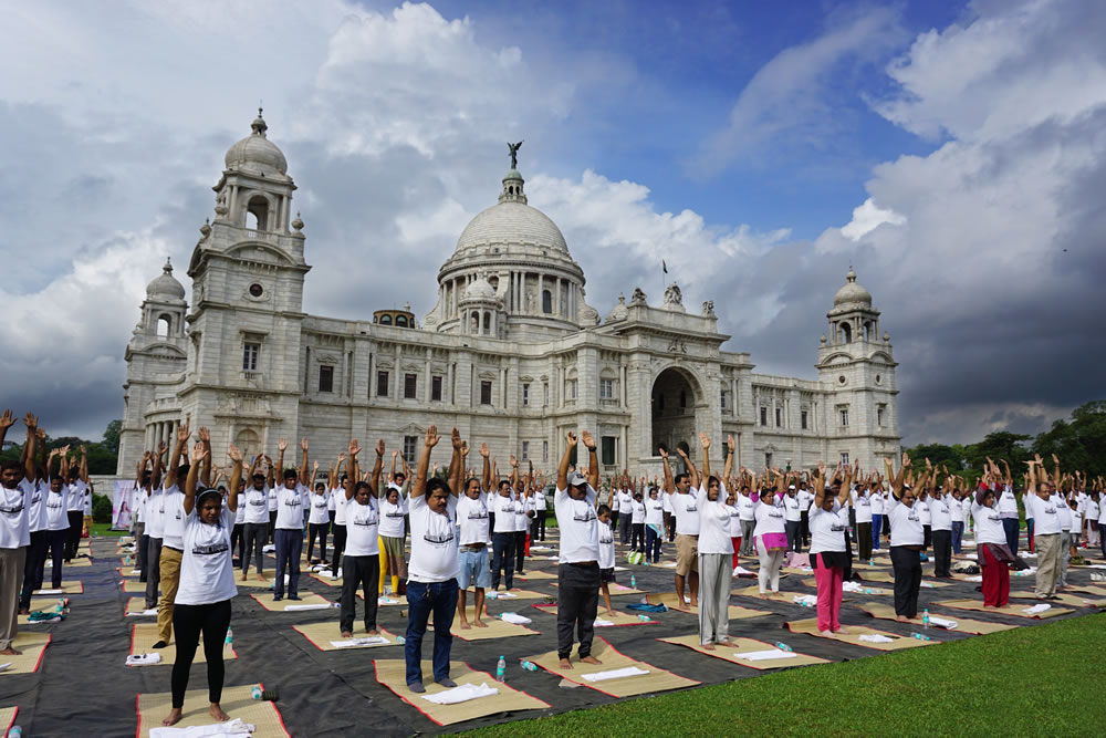 international-yoga-day-celebration-at-kolkata-by-dipanjan-chakraborty