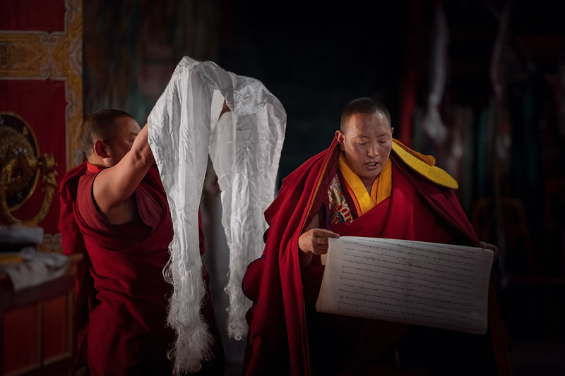 The Daily Life Of Tibetan Buddhist In The Temple By Li Ye 