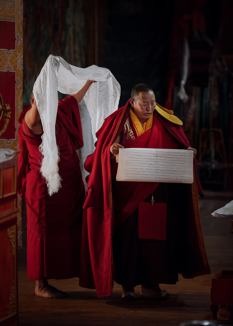 The Daily Life Of Tibetan Buddhist In The Temple By Li Ye 