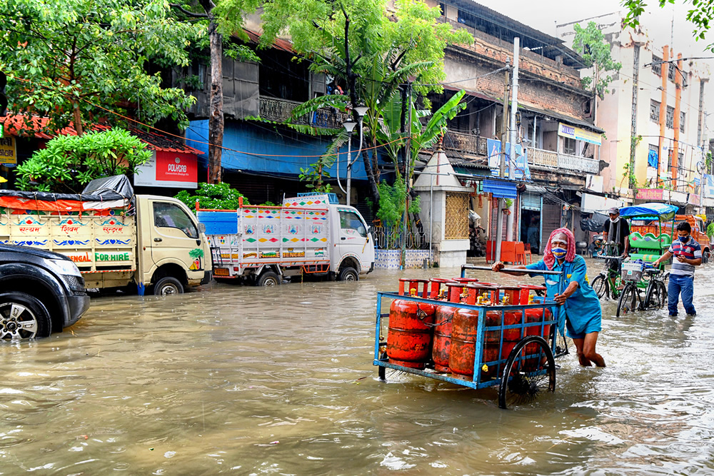 A City Road On A Rainy Day: A Photo Series By Shaibal Nandi