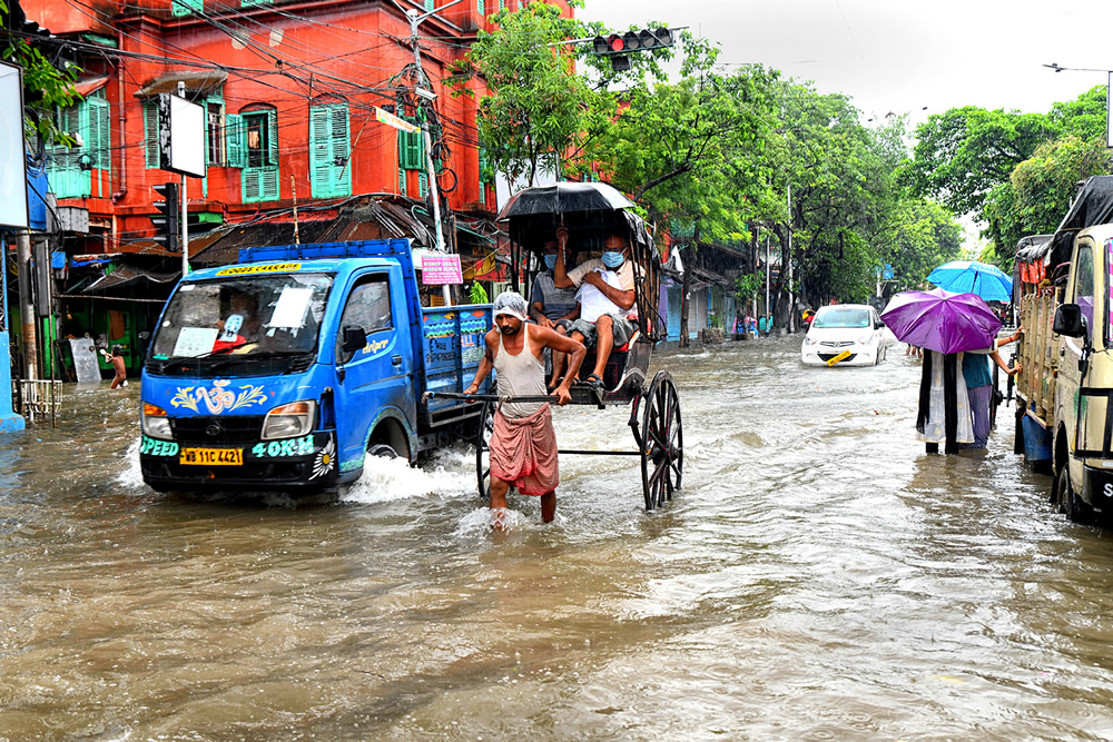 A City Road On A Rainy Day: A Photo Series By Shaibal Nandi