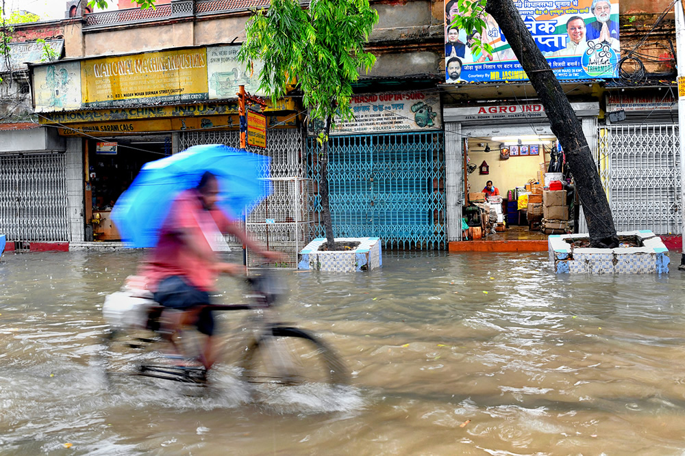 A City Road On A Rainy Day: A Photo Series By Shaibal Nandi