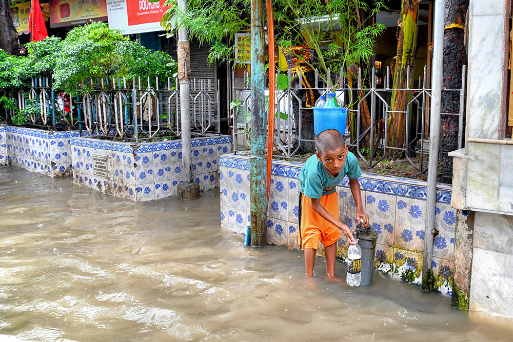 A City Road On A Rainy Day: A Photo Series By Shaibal Nandi