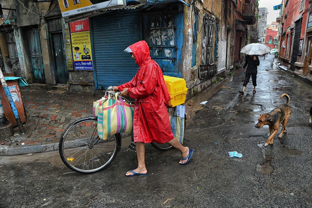 A City Road On A Rainy Day: A Photo Series By Shaibal Nandi