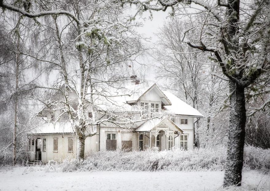 Photographer Britt Marie Amazingly Captured The Abandoned Houses In Scandinavia 