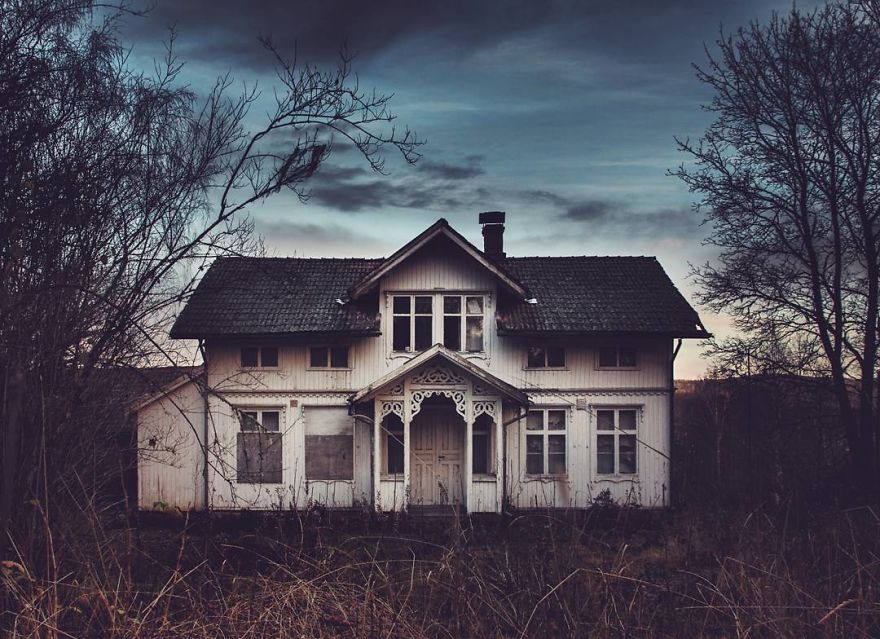 Photographer Britt Marie Amazingly Captured The Abandoned Houses In Scandinavia 