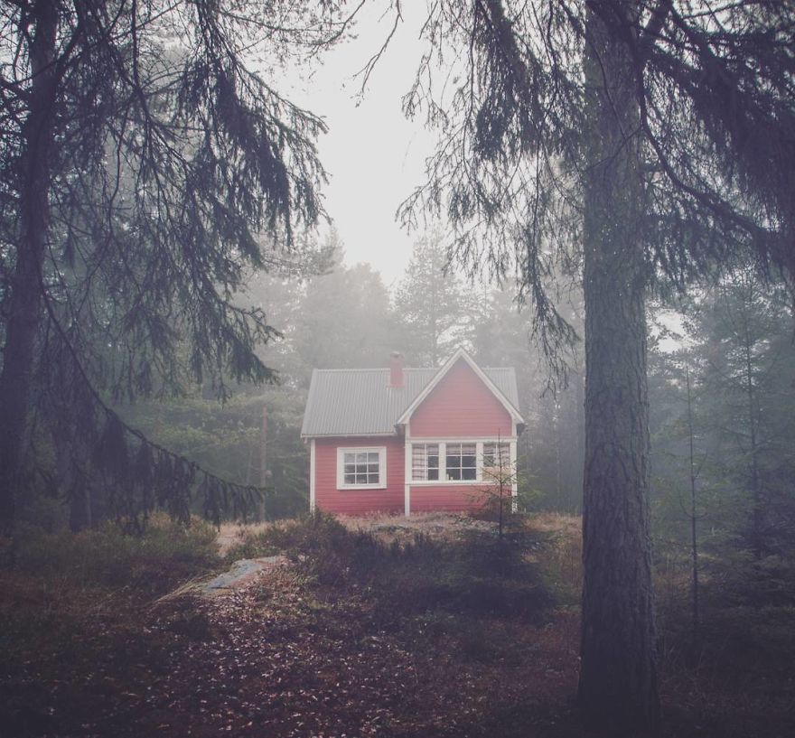 Photographer Britt Marie Amazingly Captured The Abandoned Houses In Scandinavia 