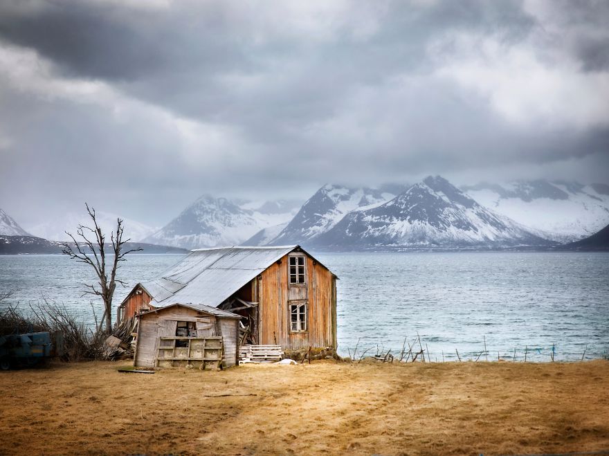 Photographer Britt Marie Amazingly Captured The Abandoned Houses In Scandinavia 