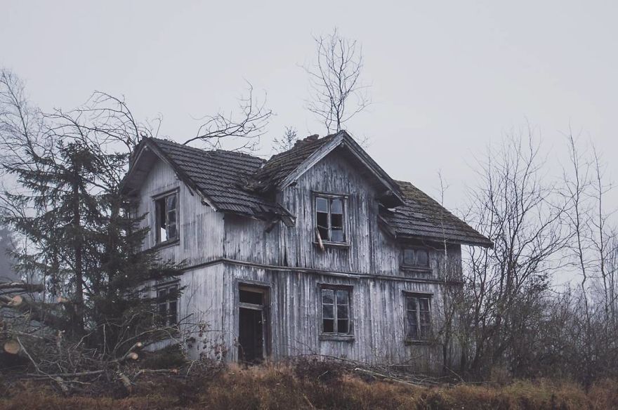 Photographer Britt Marie Amazingly Captured The Abandoned Houses In Scandinavia 