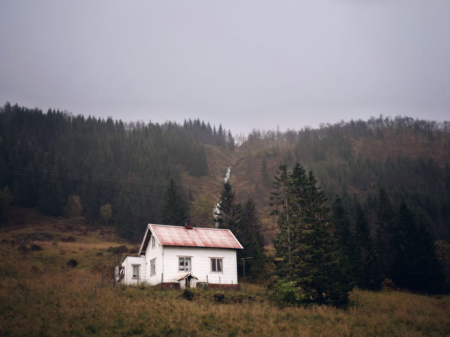 Photographer Britt Marie Amazingly Captured The Abandoned Houses In Scandinavia 